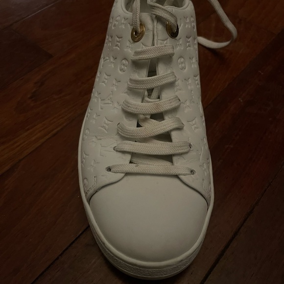 Louis Vuitton White and Gold Frontrow Sneakers - Picture 4 of 6